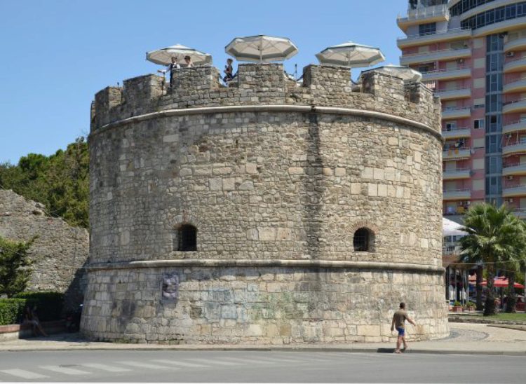 Венецианската кула в Дуръс е част от замъка Дуръс в Албания