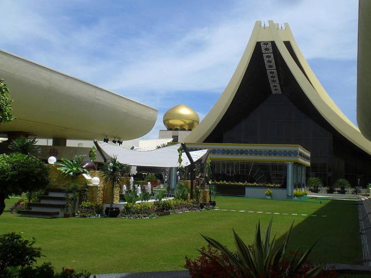 Дворецът на султана - Istana Nurul Iman - Забележителности в Бруней