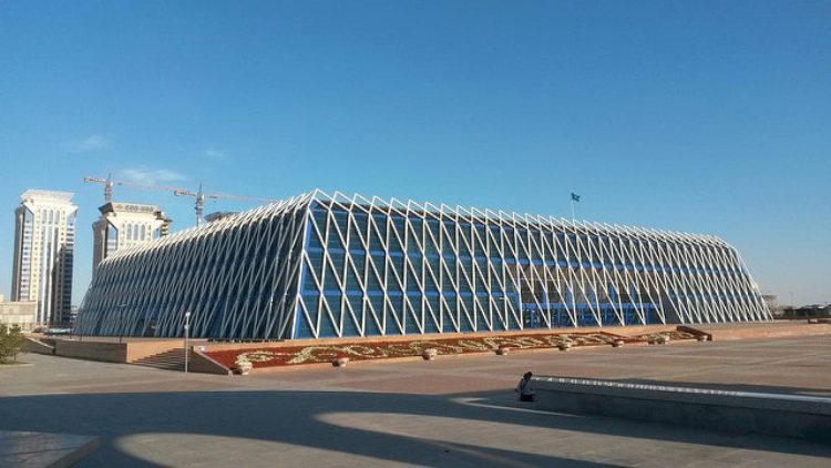 Дворецът на независимостта в Астана - Забележителности на Казахстан