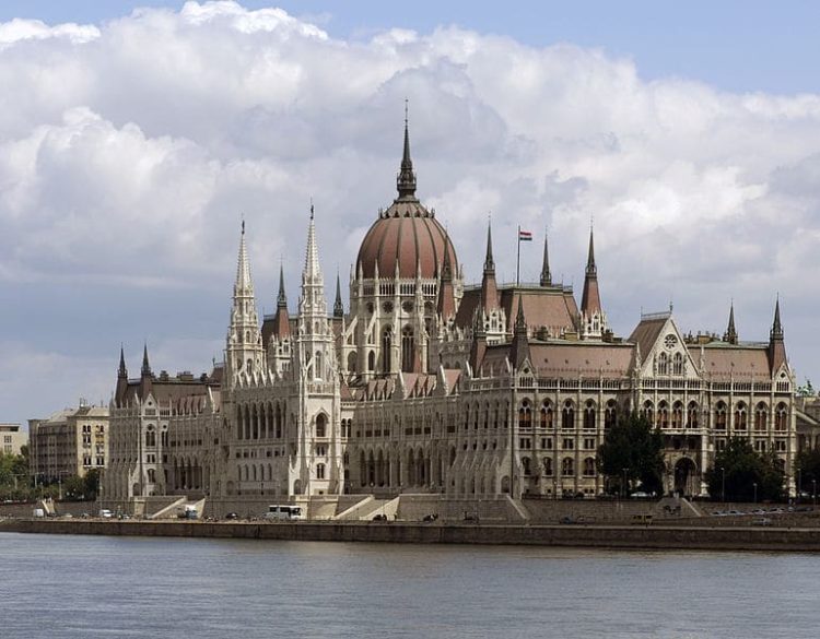 Сградата на унгарския парламент в Унгария