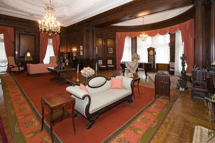 Замъкът Casa Loma в Канада