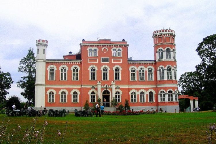 Birini Manor (селище Birini)