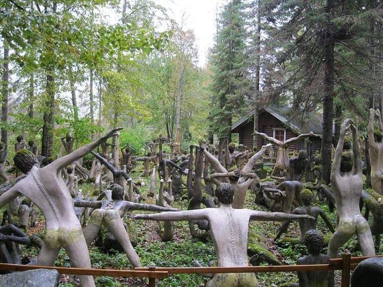 Taman Patung Veijo Rönkkönen di Finlandia