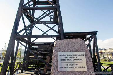 ПЕрвая нефтяная вышка