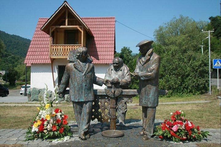 Герои из фильма "Мимино" в Дилижане