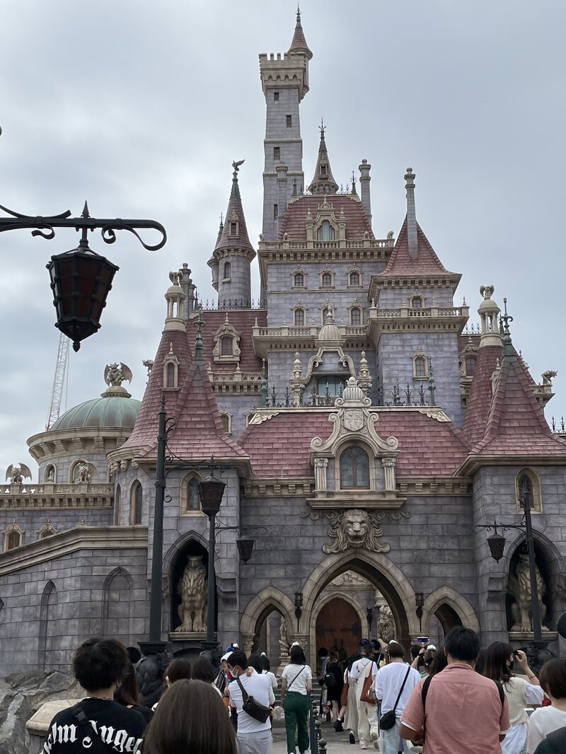 Замок Чудовища из сказки "Чудовище и Красавица"