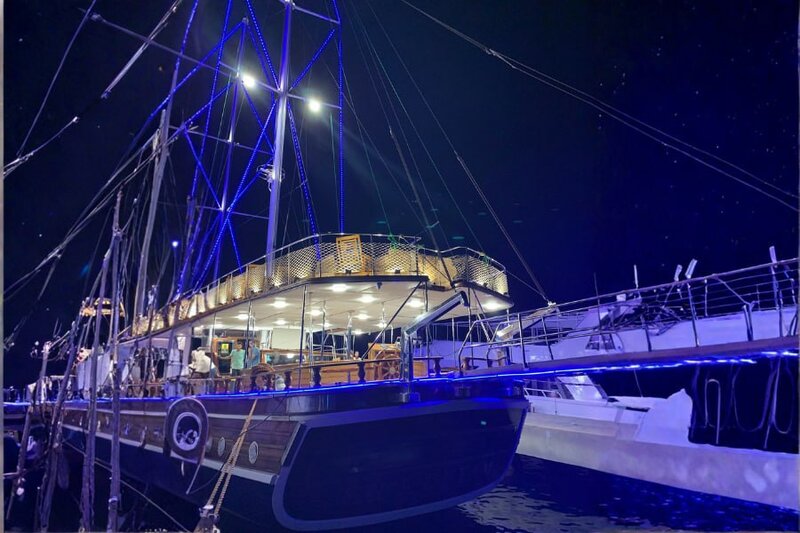 Пиратская яхта