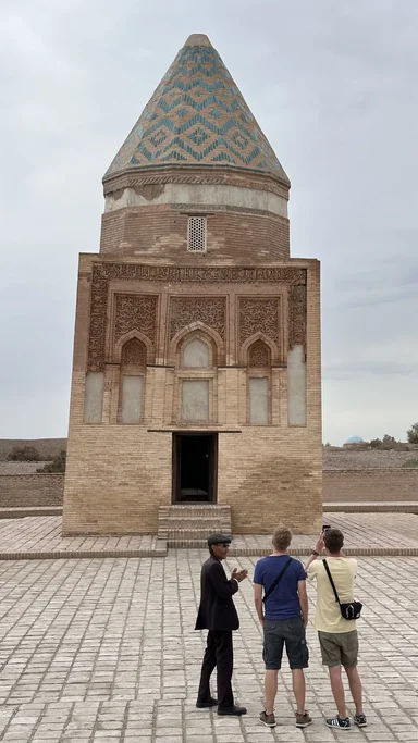 Мавзолей Арслан ||