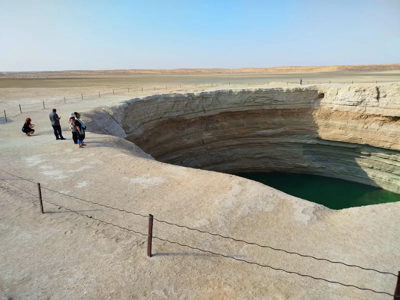 Водяной кратер Дарваза