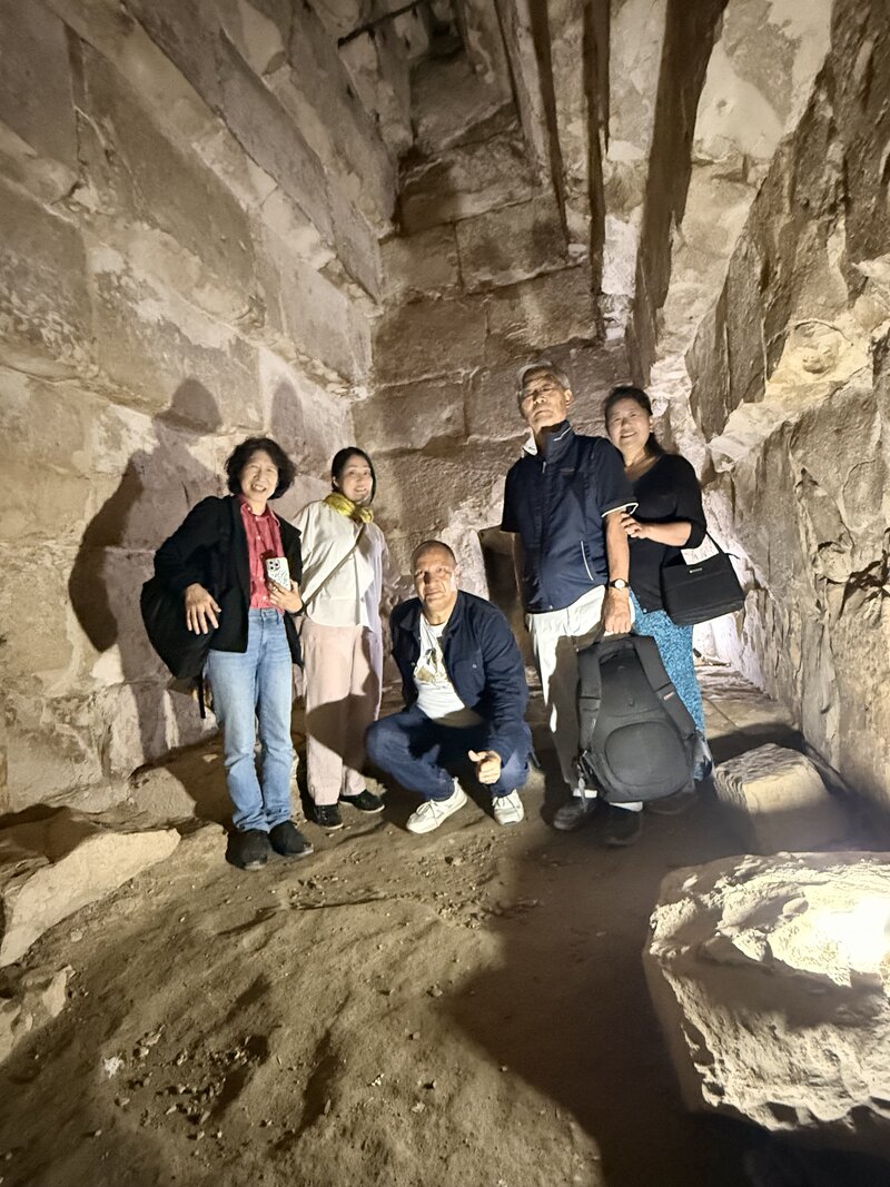 ピラミッドの中