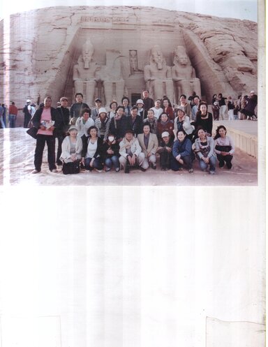 アブ・シンベル神殿観光  ◎ラムセス２世の巨大な像が並ぶ大神殿や王妃ネフェルタリの小神殿