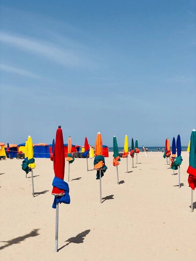 Довильские зонтики