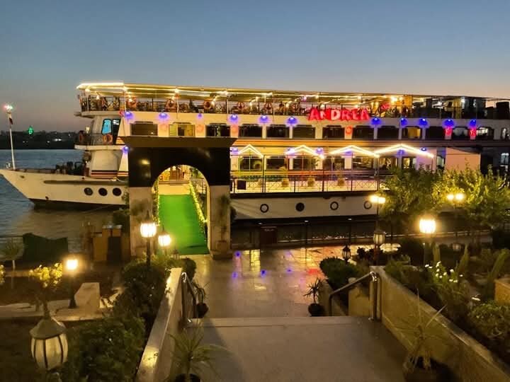 豪華ナイル川ディナクルーズーショー CAIRO NILE DINNER CRUISE