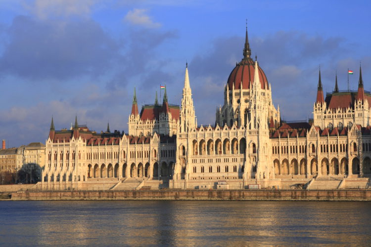 Здание парламента является штаб-квартирой венгерского парламента в Будапеште, Венгрия Что посмотреть в Будапеште - здание венгерского парламента в Будапеште
