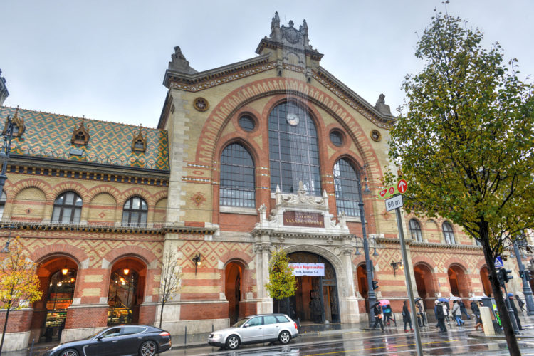 Крупнейший крытый рынок в Будапеште, Венгрия Центральный рынок или Great Market Hall - достопримечательности Будапешта, Венгрия
