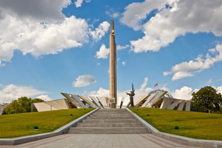 Обелиск {amp}quot;Город-герой{amp}quot; в Минске Обелиск {amp}quot;Город-герой{amp}quot; - достопримечательности Минска
