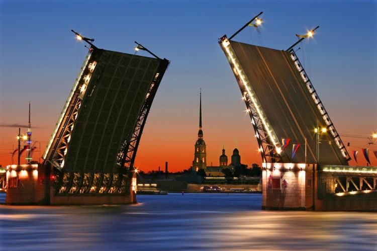 Дворцовый мост в Санкт-Петербурге Дворцовый мост - достопримечательности Санкт-Петербурга