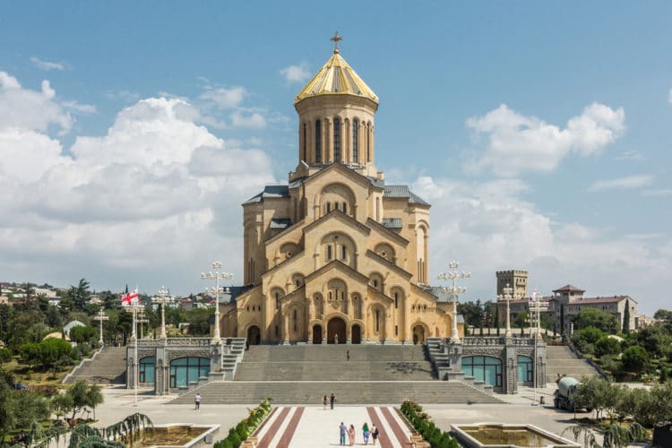 Комплекс Цминда Самеба в Тбилиси Комплекс Цминда Самеба - достопримечательности Тбилиси