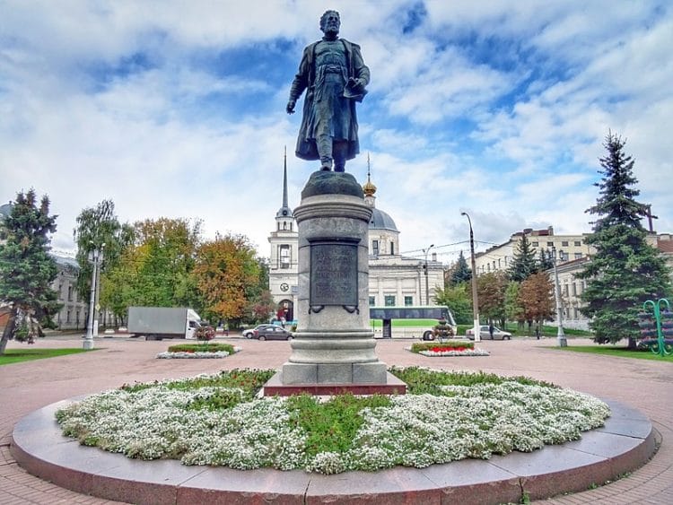 Памятник Афанасию Никитину в Твери Памятник Афанасию Никитину - достопримечательности Твери