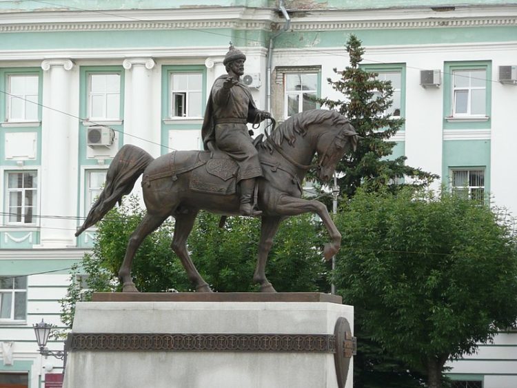 Памятник Михаилу Тверскому в Твери Памятник Михаилу Тверскому - достопримечательности Твери