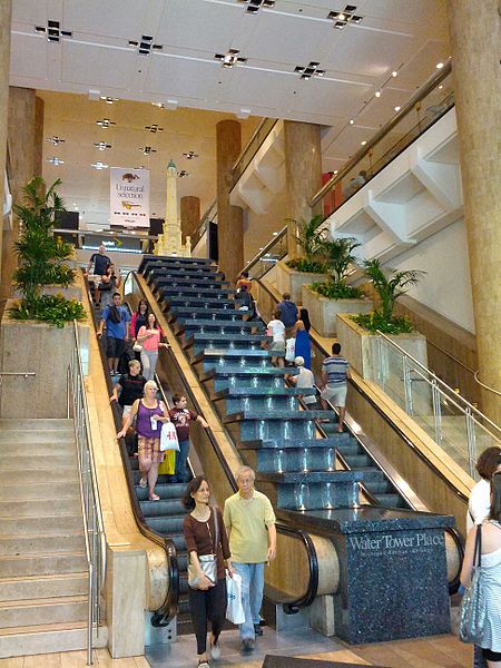 Торговый центр Water Tower Place в Чикаго Торговый центр Water Tower Place - достопримечательности Чикаго