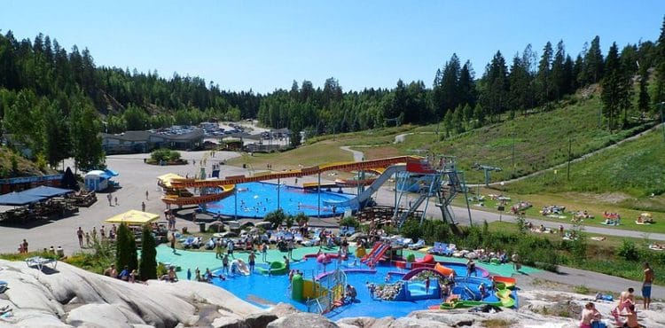 Панорама открытой части аквапарка Серена, Хельсинки, Финляндия Аквапарк Серена в Хельсинки - достопримечательности Хельсинки, Финляндия