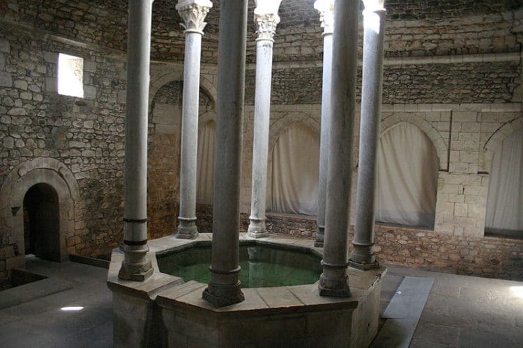 Арабские бани в Жироне Арабские бани - достопримечательности Жироны